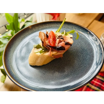 Kanapki z szynką szwardzwaldzką